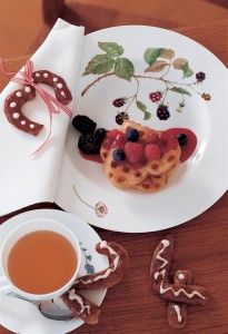 Wildberries Dinnerware