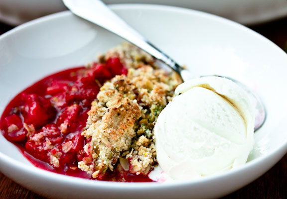 Recipe: Fresh Strawberry Pistachio Crumble