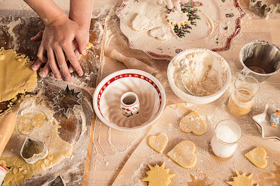 Holiday bakeware shop